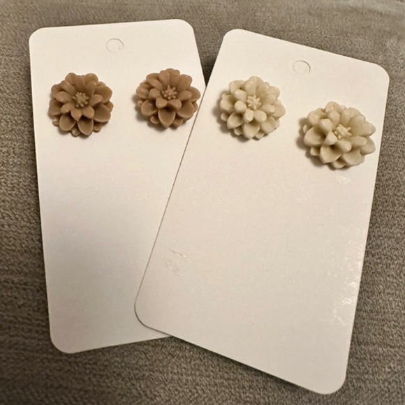 Hand Crafted Jewelry - 2 pairs of Flower Stud Earrings